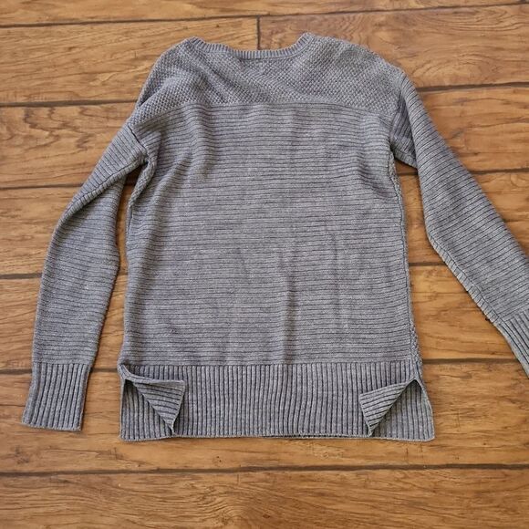 St. John's Bay gray women's medium sweater - Picture 3 of 7